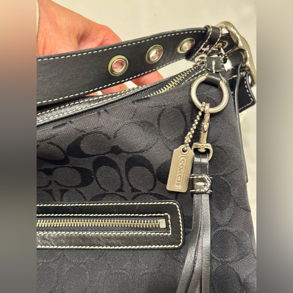 Coach SoHo Vintage 2004 signature black crossbody  EUC - Picture 4 of 15